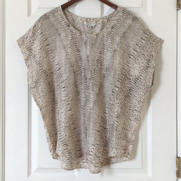 CAbi 100% Silk Printed Round Neck Drop Shoulder Short Sleeve Blouse Beige Gray M - Picture 1 of 10